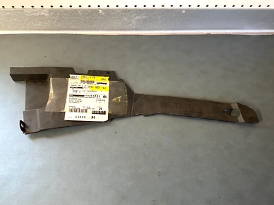 Оригинальная панель доступа к фарам GM NOS 10053176 RH 1990-1994 Chevrolet Lumina - Изображение 1 из 3