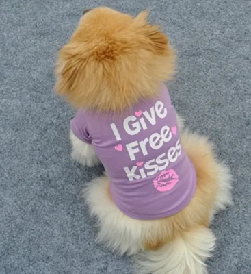 宠物狗猫小狗 T 恤夏季衬衫“Give Kisses”衣服可爱服装 — 第 1/4 张图片
