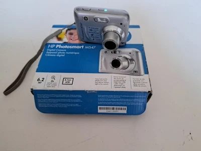 HP PhotoSmart M547 6.2MP Digital Camera - Silver BOXED TESTED - Image 1 of 4
