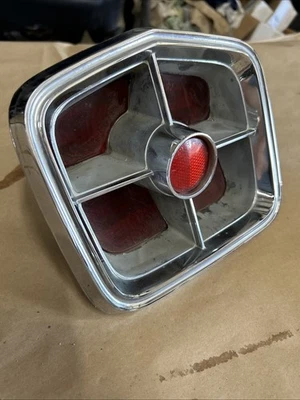 Luz trasera Plymouth Fury 1963 OEM  Foto 1 de 4