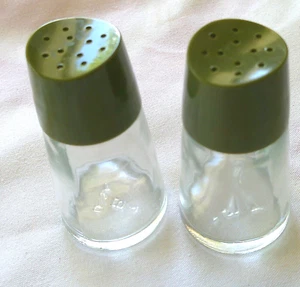 Vintage Clear Glass with Plastic Avocado Lid Salt and Pepper Shakers 3 1/2" - Picture 1 of 3