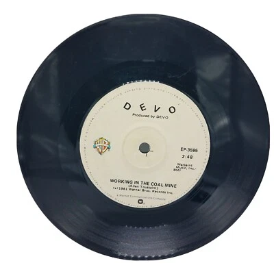 Devo Working In The Coal Mine 1981 Warner Bros. EP-3959 45RPM Single VG+ 7" Foto 1 de 4