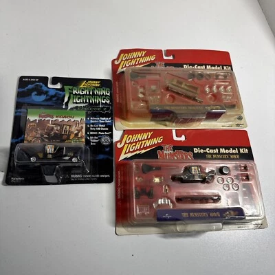 Lote 3 Kits Modelo Diecast Johnny Lightning The Munsters Koach Drag-U-La 1/64 Foto 1 de 4