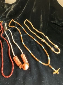 VINTAGE LOT OF 4 BEADED NECKLACES - Picture 1 of 9