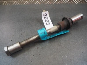 SUZUKI GT250 75 54711-33000/3001 AXLE.FRONT WHEEL 9663 - Imagen 1 de 4