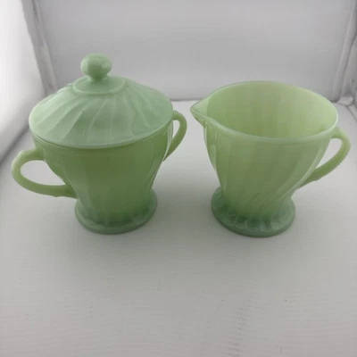 JADEITE FIRE KING / ANCHOR HOCKING SHELL SUGAR & CREAMER &LID..beautiful - Image 1 of 4