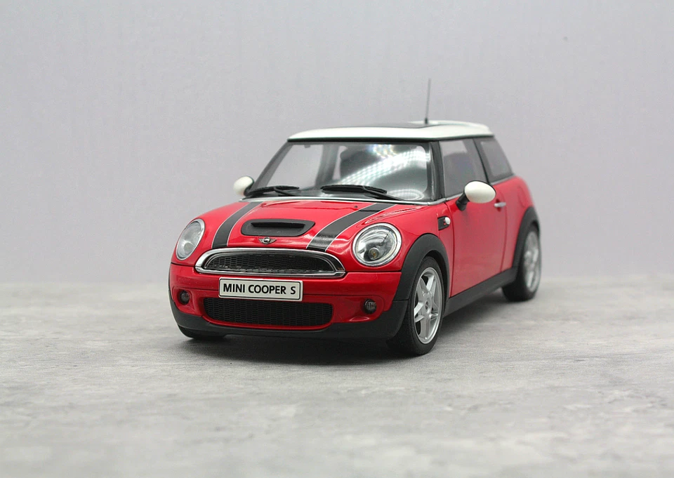 Autoart 1/18 Scale BMW Mini Cooper S red car model - Image 1 of 4