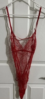 Sexy lápiz labial Victorias Secret rojo encaje peluche tiras talla M tanga atado nuevo con etiquetas Foto 1 de 4