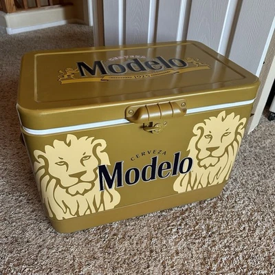 NUEVO Enfriador Promocional Modelo Dorado - Cofre de Hielo de Cerveza - 54qt Anuncio Promocional Foto 1 de 4