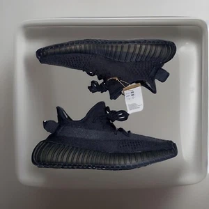 Size 9 - adidas Yeezy Boost 350 V2 Low Onyx Triple Black HP4540 Men’s - Picture 1 of 9