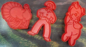 Vintage TUPPERWARE Lot of 3, Red Plastic Cookie Cutters - Picture 1 of 5