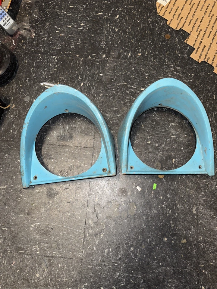 Par de bisel de faros diestro derecho Ford Mercury Monterey 1955/1956 BV-16077-A Foto 1 de 4