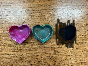 2 Decorative Resin Heart Shaped bowls - Picture 1 of 1