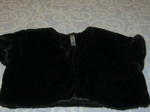 Schwarze Kunstfellweste für Mädchen, Größe 10 von Beauties - Bild 1 von 3