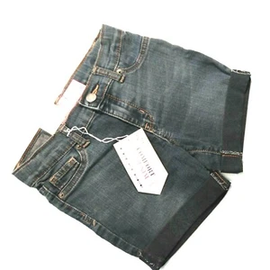 Comfort Denim Women Size 4 Basic Blue Jean Shorts Cuffed Hem Embroidered Pockets - Picture 1 of 6
