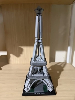 LEGO ARCHITECTURE: The Eiffel Tower (21019) Disconntinued 2018 - Image 1 of 2