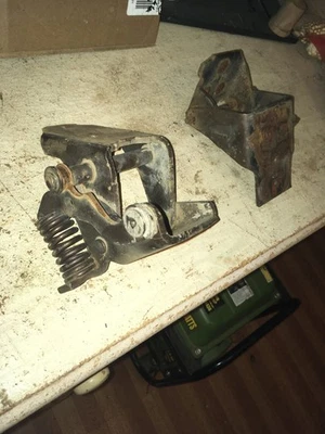 Bisagras puerta conductor CADILLAC ELDORADO 80 81 82 83 Foto 1 de 4