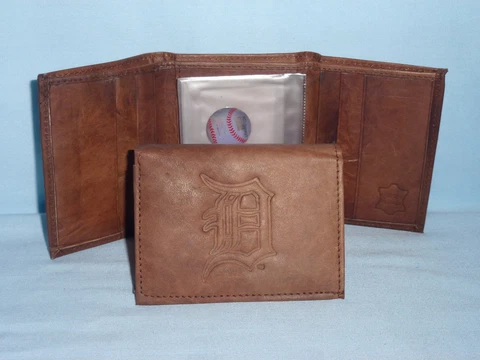 DETROIT TIGERS   Leather TriFold Wallet   NEW    brown 3v nd Cover