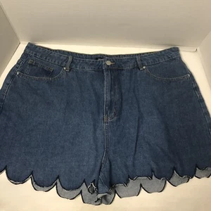 BOOHOO Plus Cindy Scallop Hem Denim Shorts Mid Blue US Size 18 NWT - Picture 1 of 11