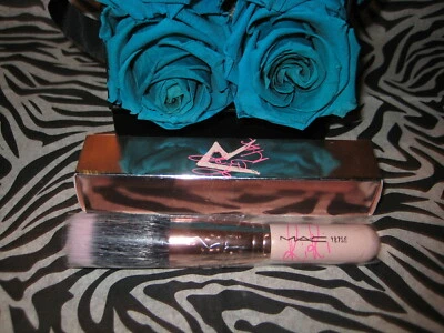 MAC Riri Hearts MAC 187SE DUO FIBER BRUSH Authentic Limited Edition Rare 💋 - Image 1 of 2