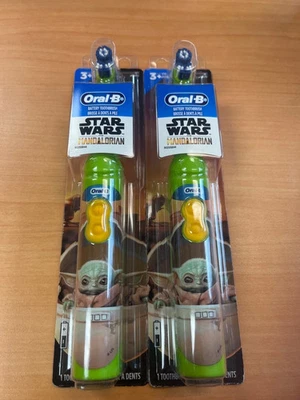 Paquete de 2 cepillos de dientes eléctricos Oral-B para niños The Mandalorian Baby Yoda Star Wars Grogu Foto 1 de 2