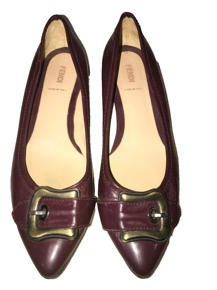 Zapatos planos de ballet Fendi para mujer de cuero borgoña con detalle de hebilla en punta talla 40 Foto 1 de 4