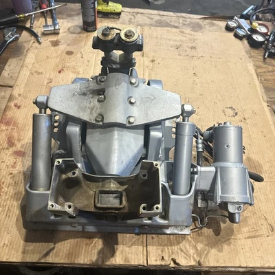 OMC Johnson Evinrude 50 60 85 115 135 HP Power Tilt Trim Swivel Bracket 0172822 - Image 1 of 4