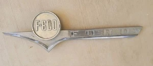 Ford 6721 A F-600 1955 1956 usado capó emblema lateral original de fábrica OEM F600 - Imagen 1 de 9