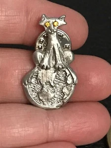 Cat on Top of World Vintage Pin Brooch Silver D-2628 - Picture 1 of 5
