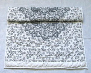 Edredón reversible gris floral mandala hecho a mano con relleno de algodón - Imagen 1 de 5