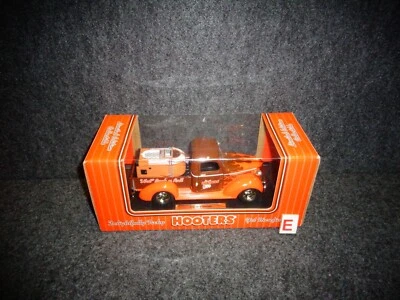 1939 CHEVY PICKUP TRUCK 1:25 Scale HOOTERS RESTAURANT'S BANK LIBERTY CLASSICS E - Image 1 of 4