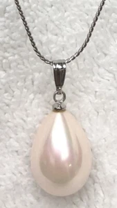 Ciondolo grande a forma di pera rosa bianco viene fornito con catena placcata oro 17" - Foto 1 di 10