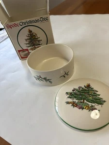 Spode Christmas Tree Covered Round Trinket/Candy/Condiment  Dish Lidded 5 inch - Picture 1 of 6
