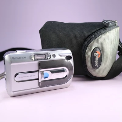 Fujifilm Digital Camera FinePix A330 3.2MP Silver Tested - Image 1 of 4