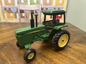 Toy Ertl 1/16 John Deere  4050 toy tractor With Cab 10" Long - Picture 1 of 7