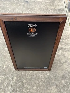 Vodka fatta a mano Tito's doppio marciapiede laterale legno cornice A lavagna 36x24" - Foto 1 di 2