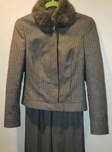 Nuevo sin etiquetas Traje Escada Cashmere Gris A Rayas Cuello Visón Talla 36 - Imagen 1 de 12