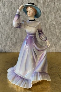 FRANCESCA KUNST CHINA DAMEN PUPPENFIGUR JESSICA SIGNIERT STAFFORDSHIRE LILA PERFEKT - Bild 1 von 7