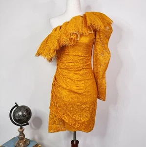 Nuevo con etiquetas Mini Vestido Dundas Floral Encaje Un Hombro Volantes Amarillo Talla 2 $2490 Glamour - Imagen 1 de 17