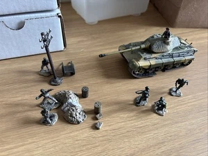 1/72 King Tiger II With Troops And Parts Set (Forces Of Valor) - Picture 1 of 3