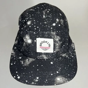 Brooklyn Clothing Mütze Erwachsene schwarz Galaxy Stars verstellbar - Bild 1 von 11