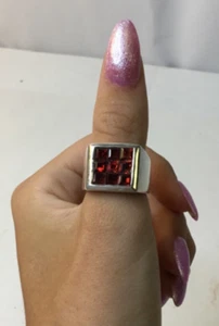 Anillo vintage unisex de ley con 9 granates de corte cuadrado talla 8 - Imagen 1 de 6