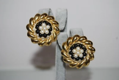 VINTAGE MARVELLA RUNWAY GOLD TONED METAL AND ACRYLIC FAUX PEARLS CLIP EARRINGS - Image 1 of 4