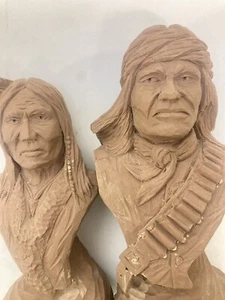 Scultura indiana 2 busti intagliati a mano 1997 firmata Len Dillon nativi americani - Foto 1 di 14