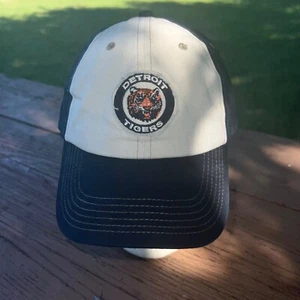 Detroit Tigers Distressed patch on Navy Blue/CreamHat Strap Buckle Fan Favorite - Picture 1 of 9
