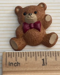 Vintage New Hallmark Teddy Bear Red Bow Pin On Card Hal-61 - Picture 1 of 7