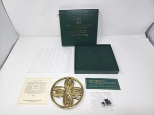 Nuevo en caja De Colección Virginia Metalcrafters Latón Pulido Dogwood Trivet SELLADO - Imagen 1 de 10