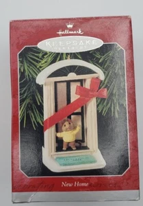 1998 HALLMARK KEEPSAKE ORNAMENT ~NEW HOME~ MOUSE DOOR 1998  - Picture 1 of 6