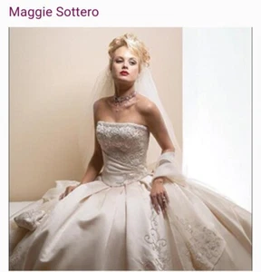 Maggie Sottero Wedding Gown Dress White Size 8 (fits like a 4-6).  French Bustle - Picture 1 of 16