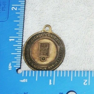 1.500 millones de dólares primera moneda de ahorro federal llavero 1965 - Imagen 1 de 3
